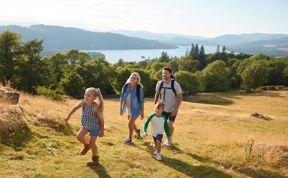 Exploring 5 UK’s Breathtaking Countryside: Unforgettable Family Trips with Azure Private Hire